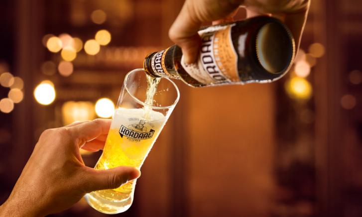 Kordaat Pils inschenken